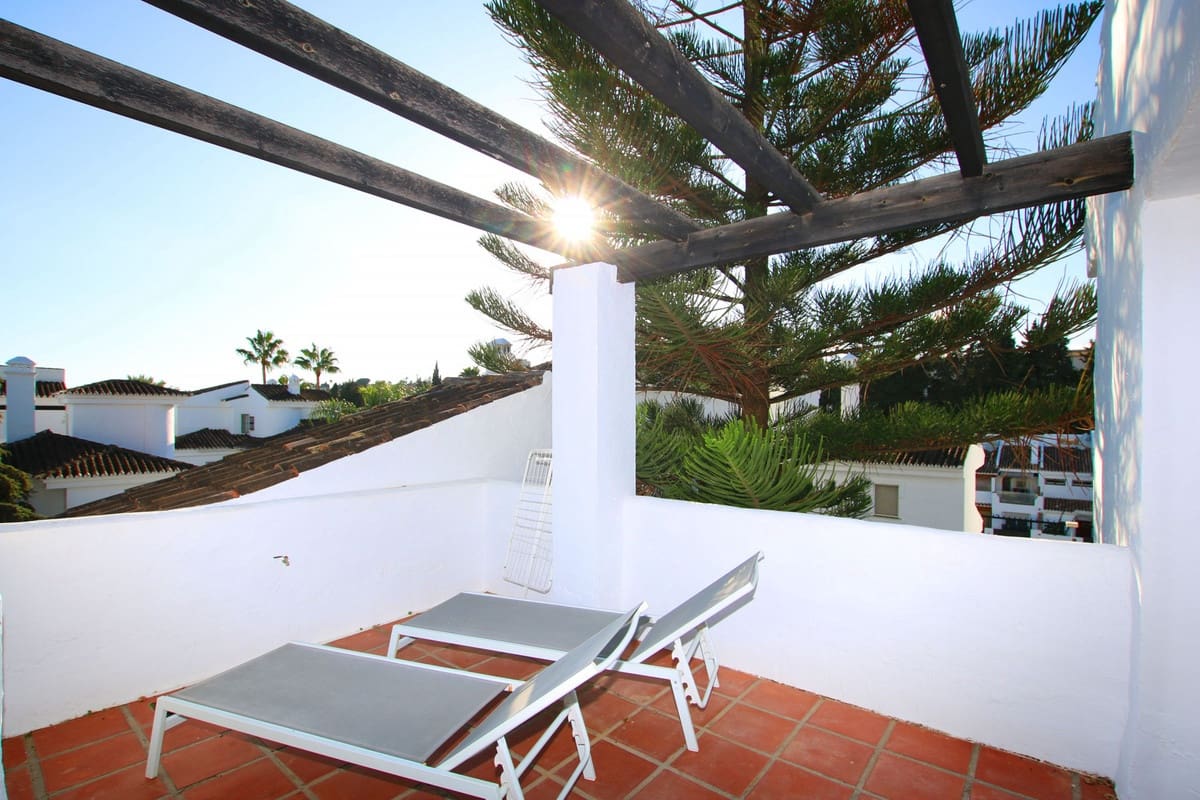 3 slaapkamer Penthouse te koop in Nueva Andalucia met zwembad - € 699.000 (Ref: 9480193)