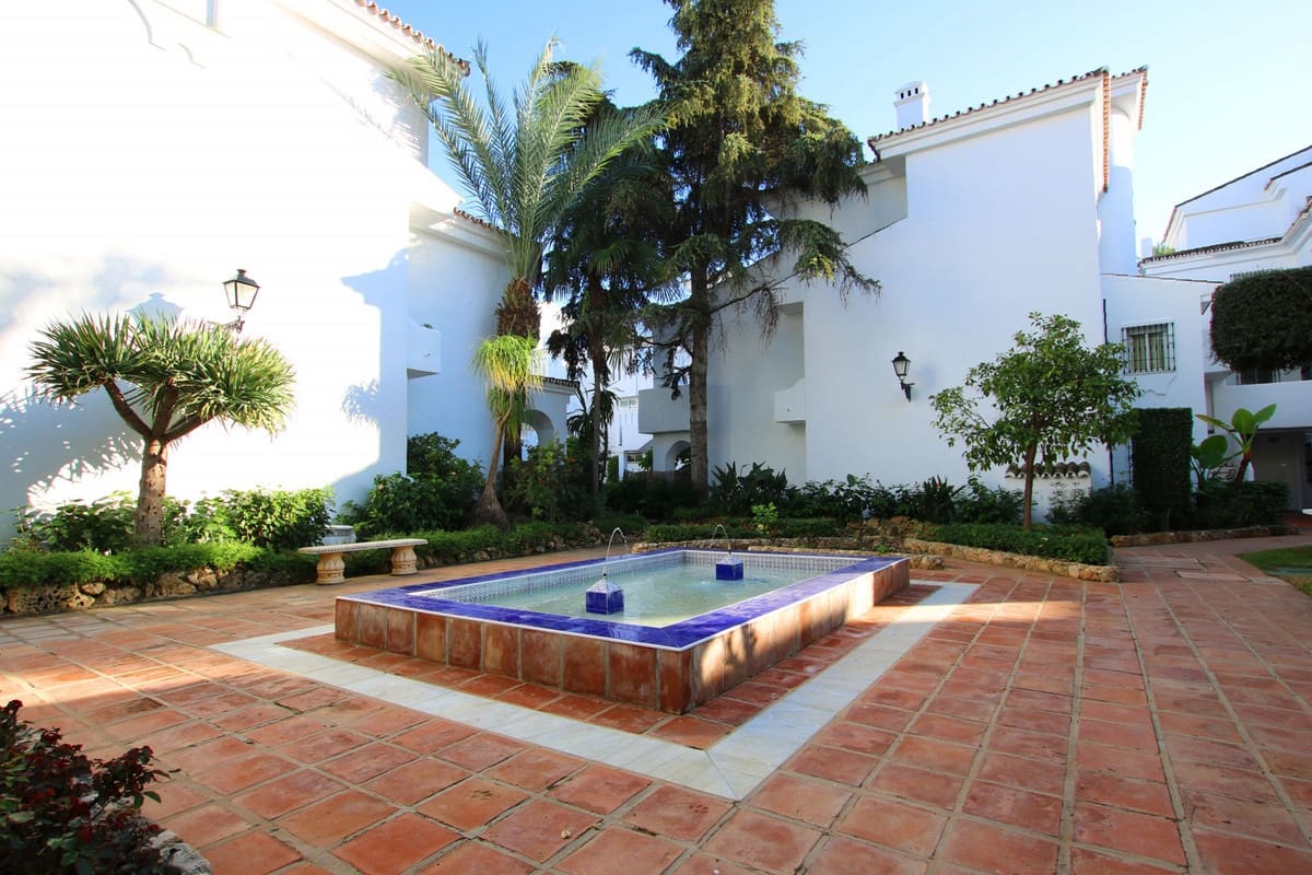 3 slaapkamer Penthouse te koop in Nueva Andalucia met zwembad - € 699.000 (Ref: 9480193)