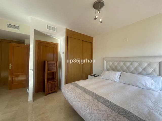 4 bedroom Penthouse for sale in Selwo, Estepona with pool garage - € 699,900 (Ref: 9480197)