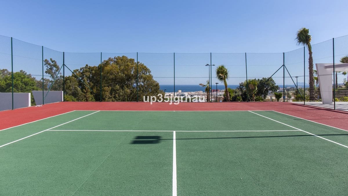 4 bedroom Penthouse for sale in New Golden Mile with pool garage - € 699,900 (Ref: 9480197)