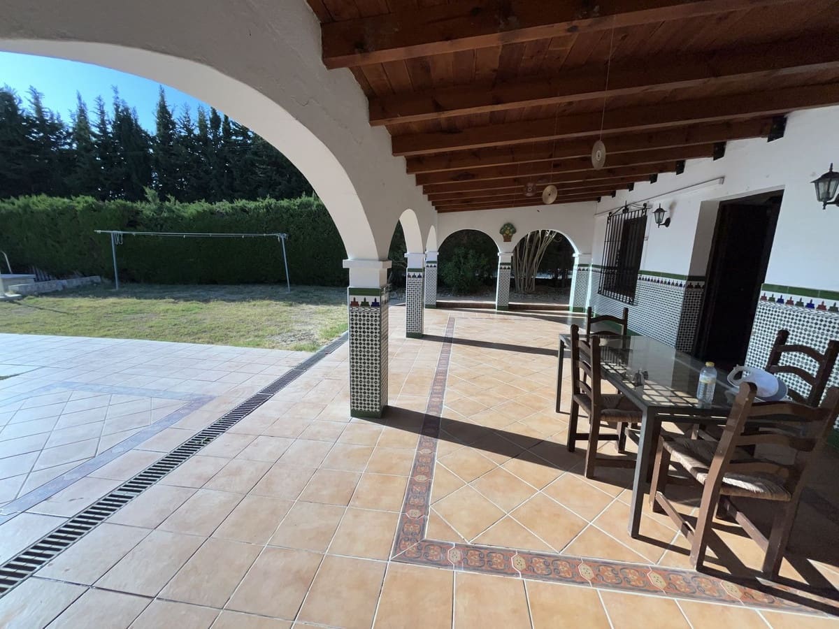 5 sypialnia Finka/Dom wiejski na sprzedaż w Estepona z basenem garażem - 700 000 € (Ref: 9480199)