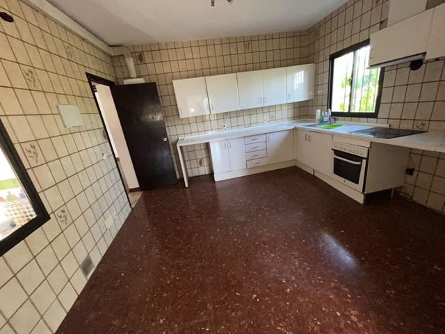 5 sypialnia Finka/Dom wiejski na sprzedaż w Centro, Estepona z basenem garażem - 700 000 € (Ref: 9480199)