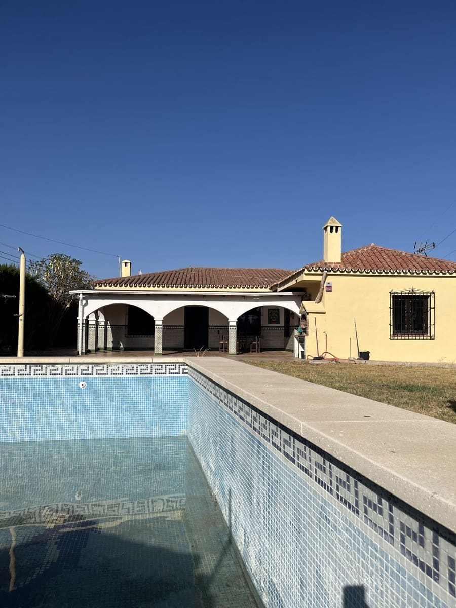 5 sypialnia Finka/Dom wiejski na sprzedaż w Estepona z basenem garażem - 700 000 € (Ref: 9480199)