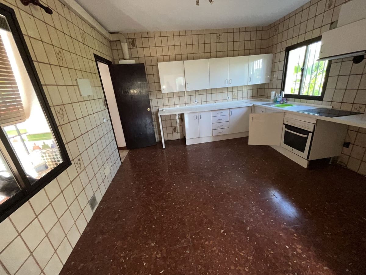 5 sypialnia Finka/Dom wiejski na sprzedaż w Estepona z basenem garażem - 700 000 € (Ref: 9480199)