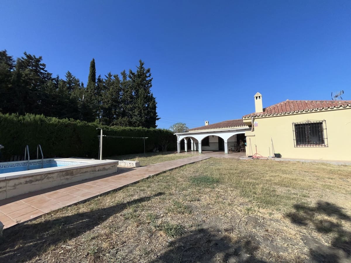 5 sypialnia Finka/Dom wiejski na sprzedaż w Estepona z basenem garażem - 700 000 € (Ref: 9480199)