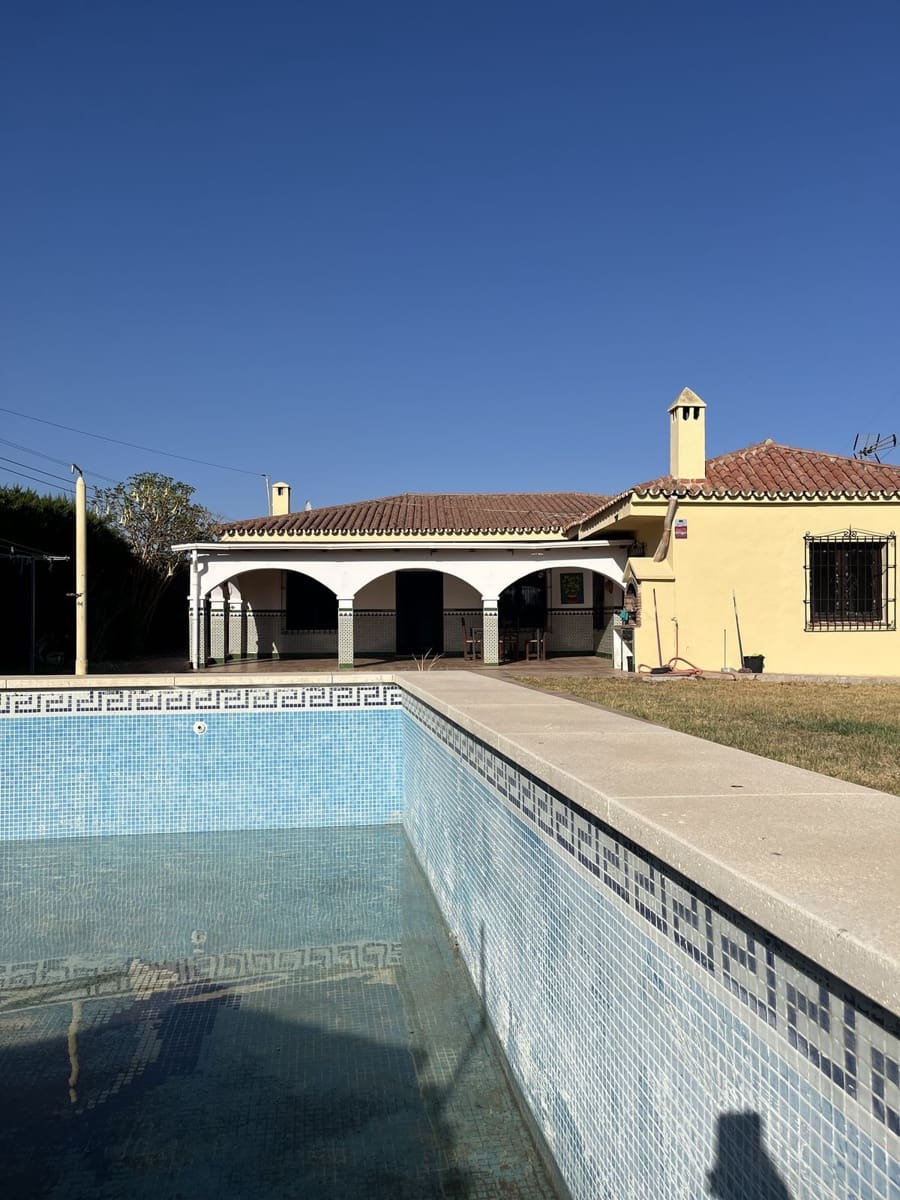 5 sypialnia Finka/Dom wiejski na sprzedaż w Estepona z basenem garażem - 700 000 € (Ref: 9480199)