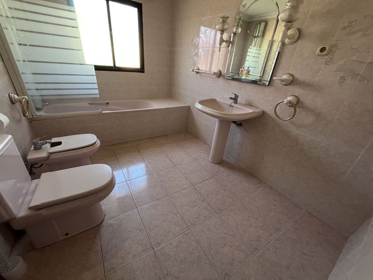 5 sypialnia Finka/Dom wiejski na sprzedaż w Estepona z basenem garażem - 700 000 € (Ref: 9480199)