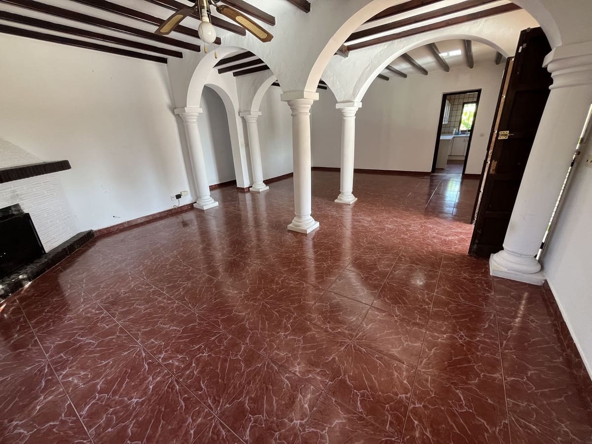 5 sypialnia Finka/Dom wiejski na sprzedaż w Estepona z basenem garażem - 700 000 € (Ref: 9480199)