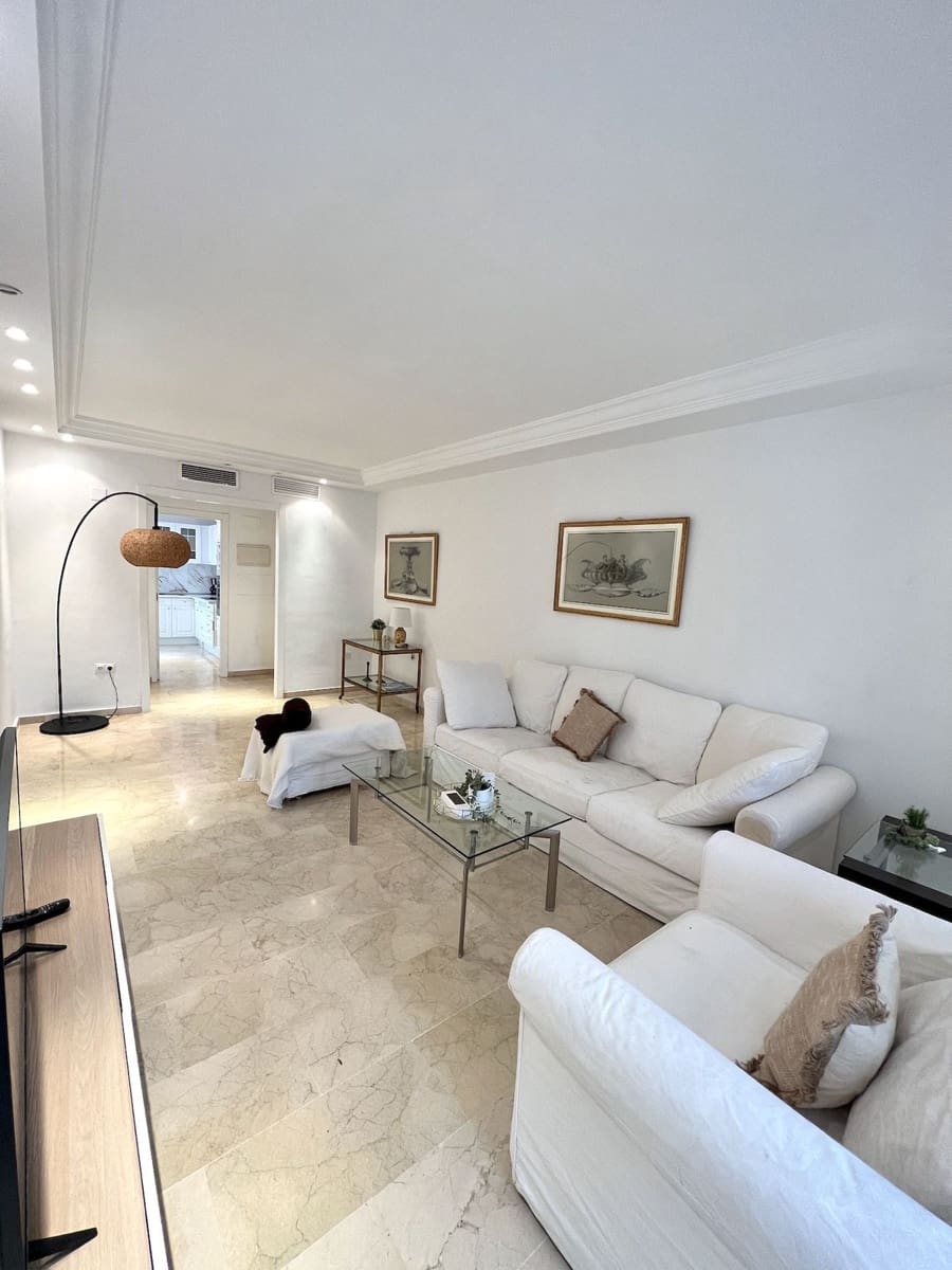 3 bedroom Apartment for sale in Puerto Banus with pool - € 710,000 (Ref: 9480200)
