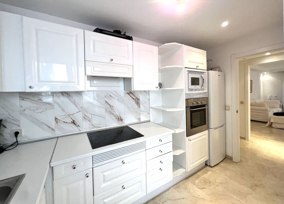 3 bedroom Apartment for sale in Puerto Banus with pool - € 710,000 (Ref: 9480200)