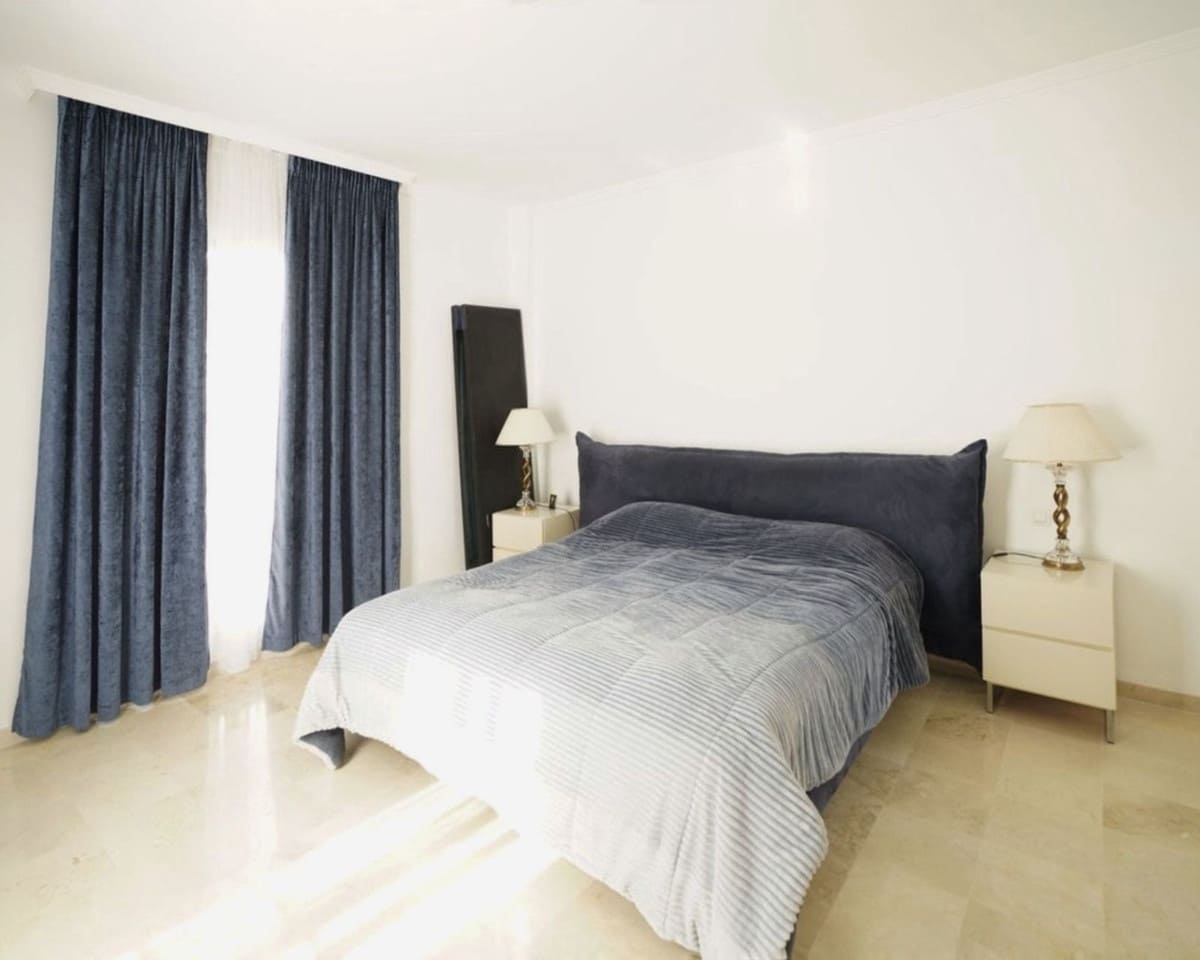 2 bedroom Townhouse for sale in Aloha Golf with pool garage - € 719,000 (Ref: 9480204)