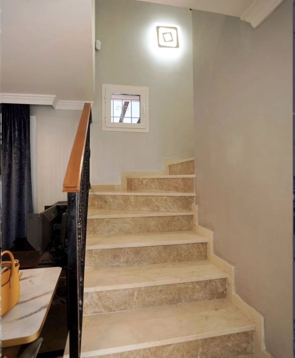 2 bedroom Townhouse for sale in Aloha Golf with pool garage - € 719,000 (Ref: 9480204)