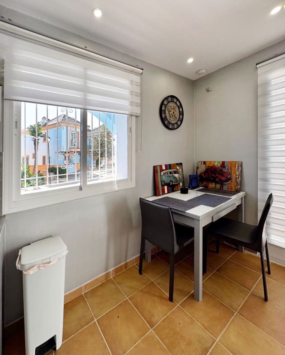 2 bedroom Townhouse for sale in Aloha Golf with pool garage - € 719,000 (Ref: 9480204)