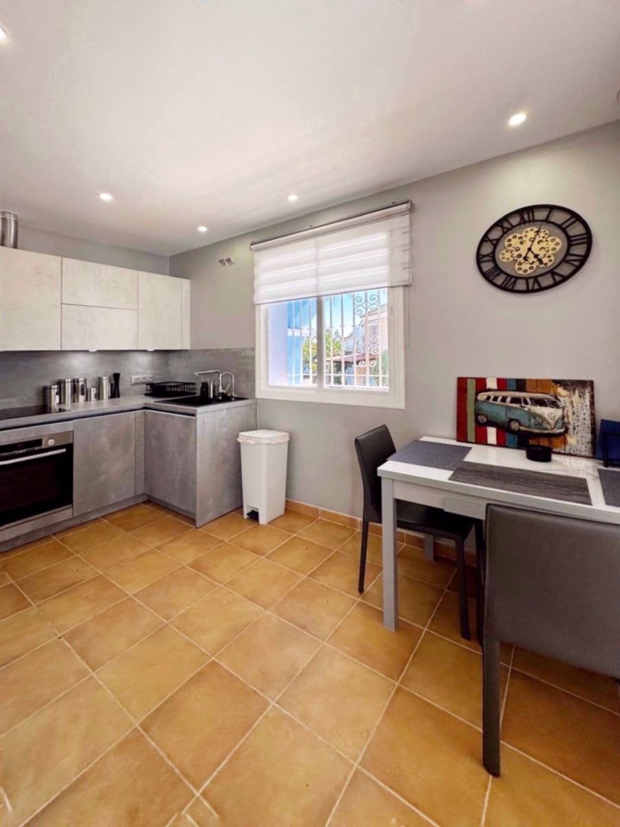 2 bedroom Townhouse for sale in Aloha Golf with pool garage - € 719,000 (Ref: 9480204)