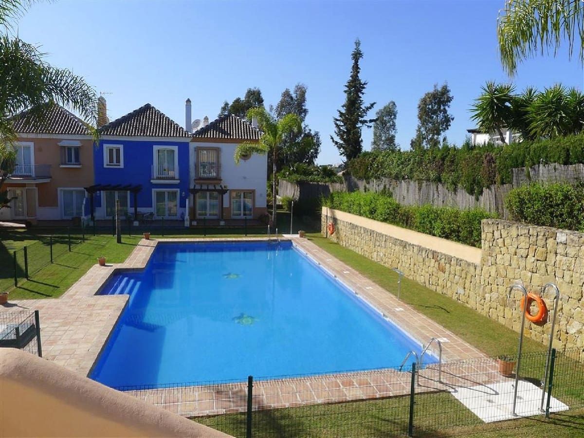 2 bedroom Townhouse for sale in Aloha Golf with pool garage - € 719,000 (Ref: 9480204)