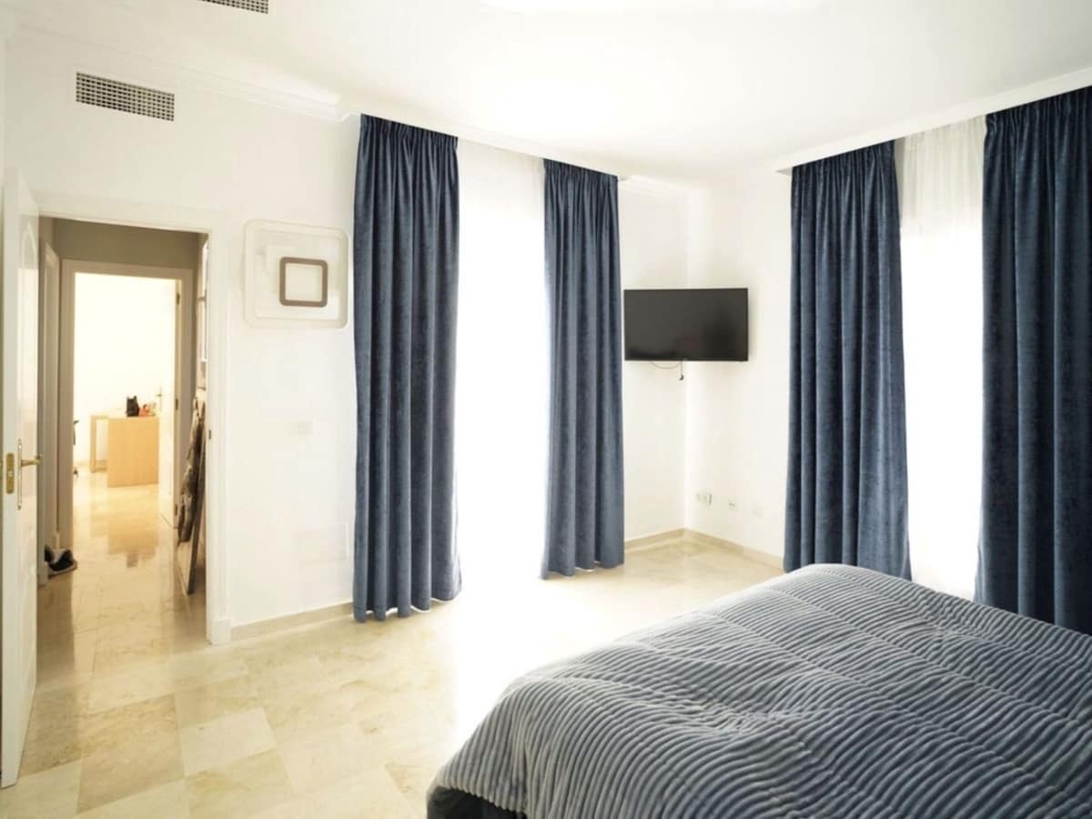 2 bedroom Townhouse for sale in Aloha Golf with pool garage - € 719,000 (Ref: 9480204)