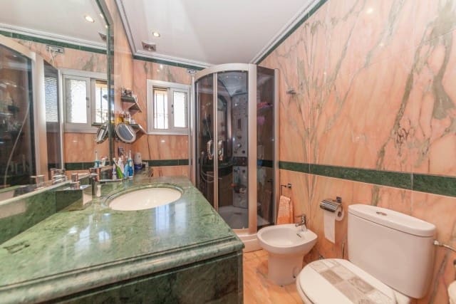 3 soveværelse Villa til salg i El Padron med swimmingpool garage - € 720.000 (Ref: 9480210)