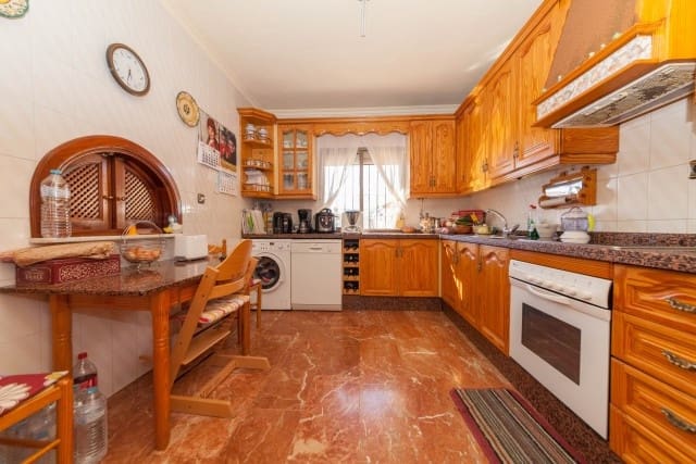 3 soveværelse Villa til salg i El Padron med swimmingpool garage - € 720.000 (Ref: 9480210)