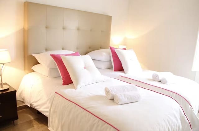 Casa de 5 habitaciones en La Dama de Noche - La Alzambra, Marbella en venta con piscina - 720.000 € (Ref: 9480211)