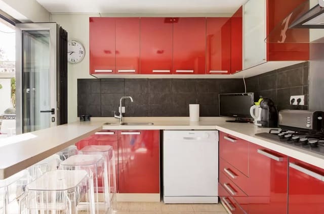 Casa de 5 habitaciones en La Dama de Noche - La Alzambra, Marbella en venta con piscina - 720.000 € (Ref: 9480211)