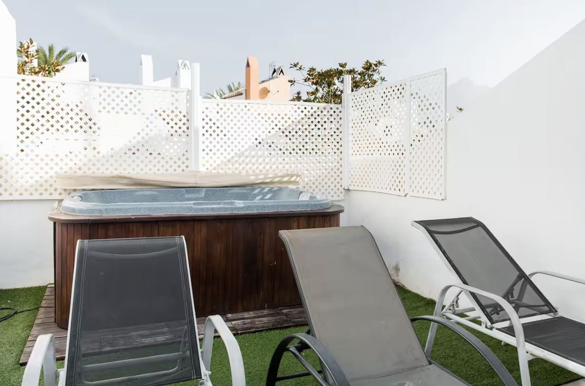 Casa de 5 habitaciones en Nueva Andalucia en venta con piscina - 720.000 € (Ref: 9480211)