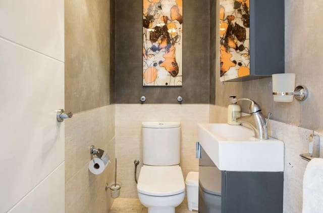 Casa de 5 habitaciones en La Dama de Noche - La Alzambra, Marbella en venta con piscina - 720.000 € (Ref: 9480211)