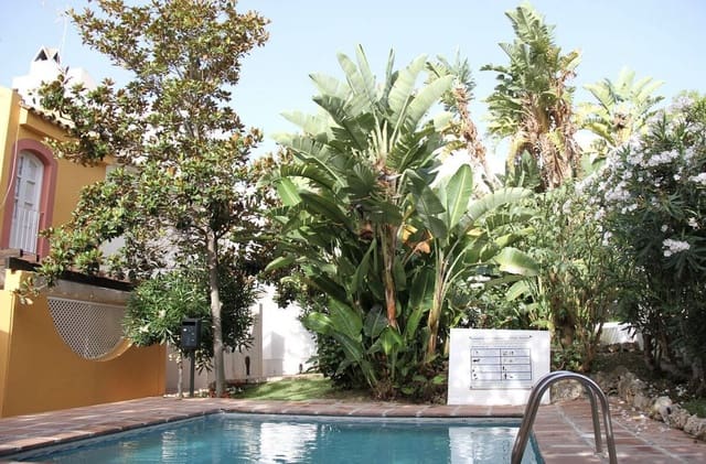 Casa de 5 habitaciones en La Dama de Noche - La Alzambra, Marbella en venta con piscina - 720.000 € (Ref: 9480211)