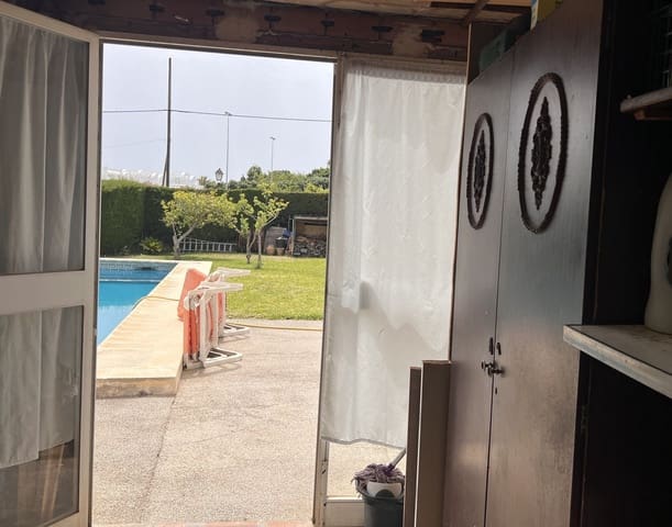 5 Zimmer Villa zu verkaufen in El Velerín, Estepona mit Pool - 725.000 € (Ref: 9480216)