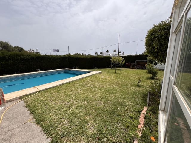 5 Zimmer Villa zu verkaufen in El Velerín, Estepona mit Pool - 725.000 € (Ref: 9480216)