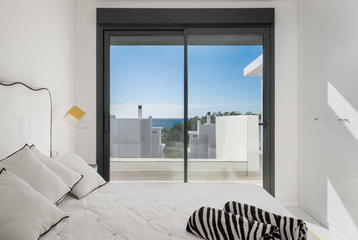 Ático de 3 habitaciones en Estepona en venta con piscina - 725.000 € (Ref: 9480217)