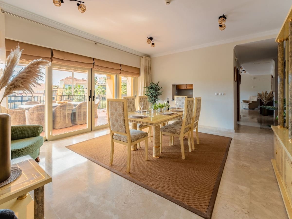 4 makuuhuone Kattohuoneisto myytävänä paikassa Alhaurin de la Torre mukana uima-altaan 
autotalli - 729 000 € (Ref: 9480218)