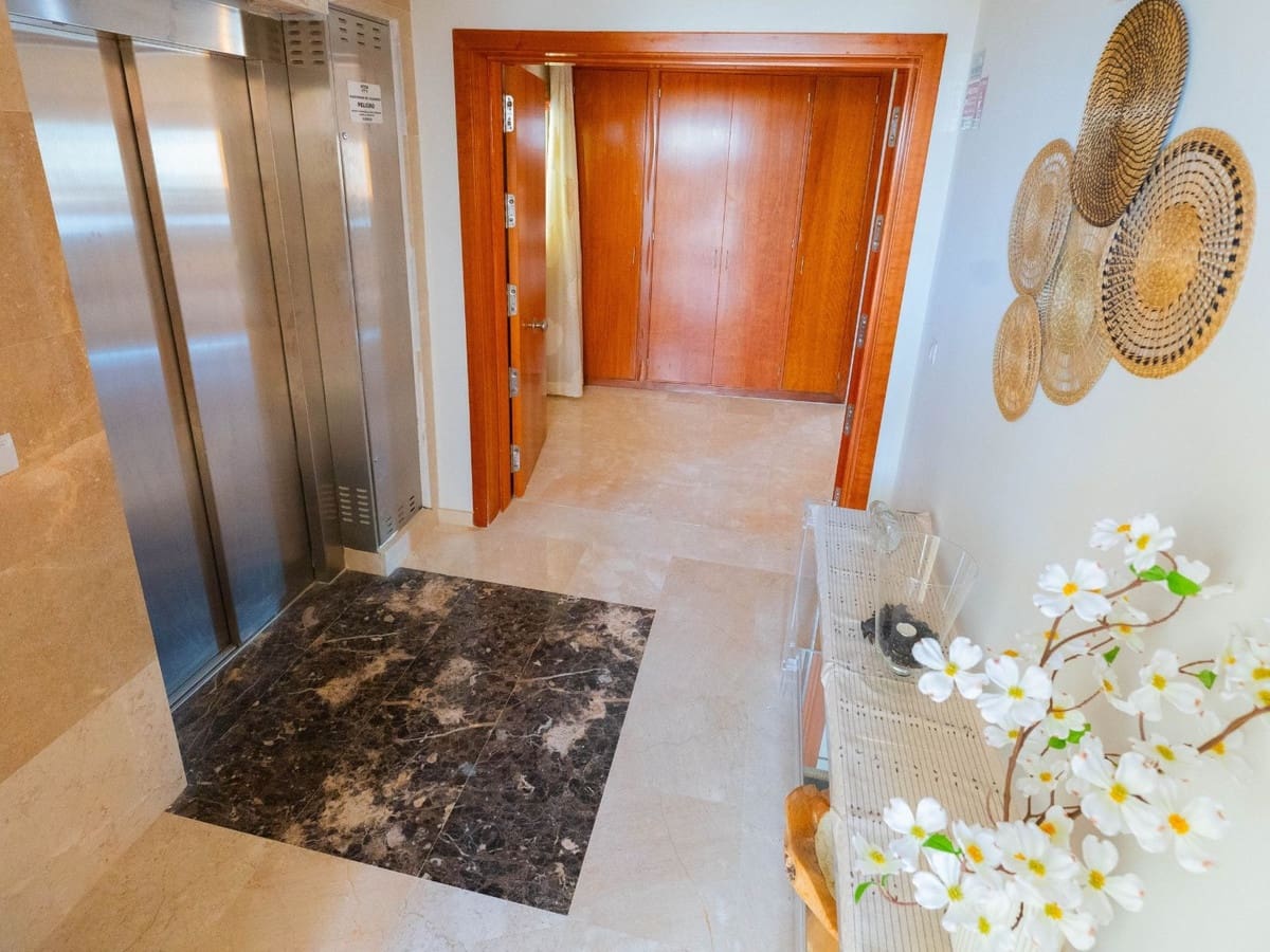 4 makuuhuone Kattohuoneisto myytävänä paikassa Alhaurin de la Torre mukana uima-altaan 
autotalli - 729 000 € (Ref: 9480218)