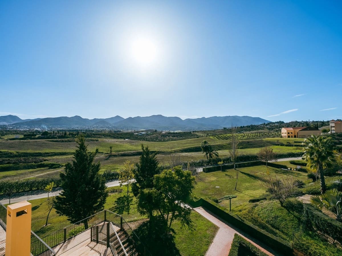 4 makuuhuone Kattohuoneisto myytävänä paikassa Alhaurin de la Torre mukana uima-altaan 
autotalli - 729 000 € (Ref: 9480218)