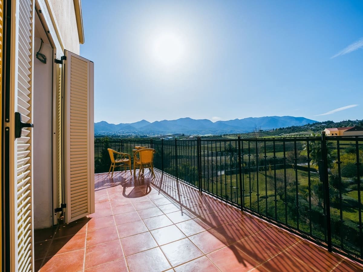 4 makuuhuone Kattohuoneisto myytävänä paikassa Alhaurin de la Torre mukana uima-altaan 
autotalli - 729 000 € (Ref: 9480218)