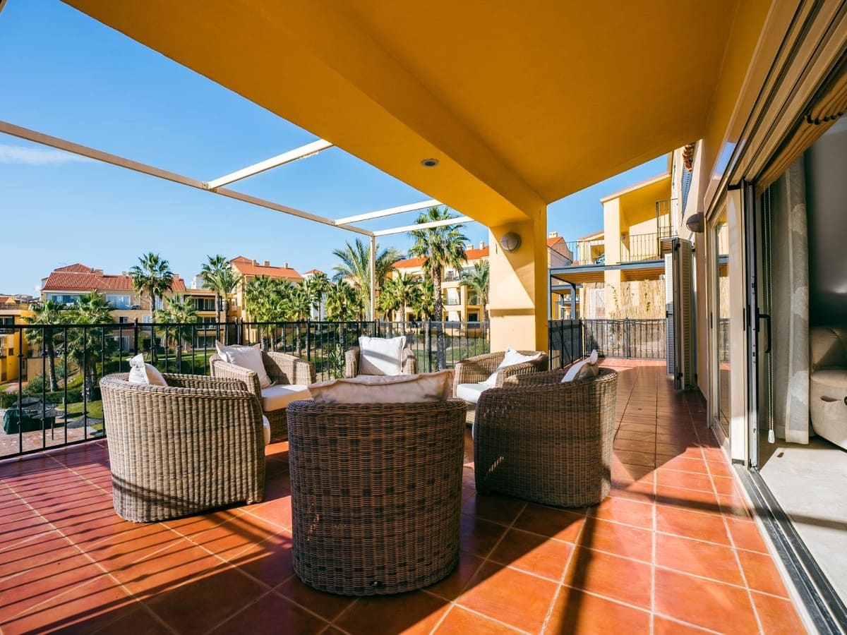 4 makuuhuone Kattohuoneisto myytävänä paikassa Alhaurin de la Torre mukana uima-altaan 
autotalli - 729 000 € (Ref: 9480218)