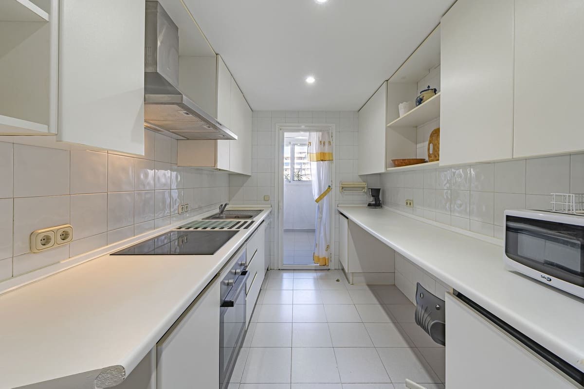 2 bedroom Apartment for sale in Puerto Banus with pool garage - € 730,000 (Ref: 9480219)