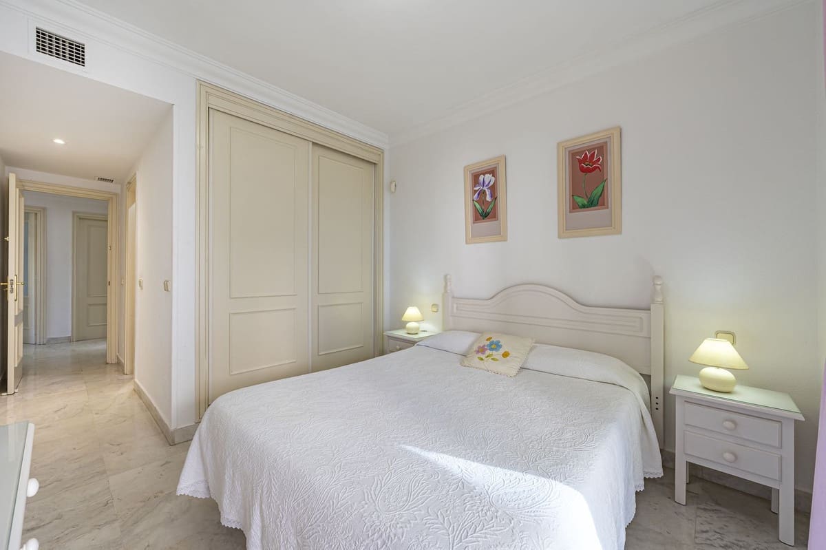 2 bedroom Apartment for sale in Puerto Banus with pool garage - € 730,000 (Ref: 9480219)