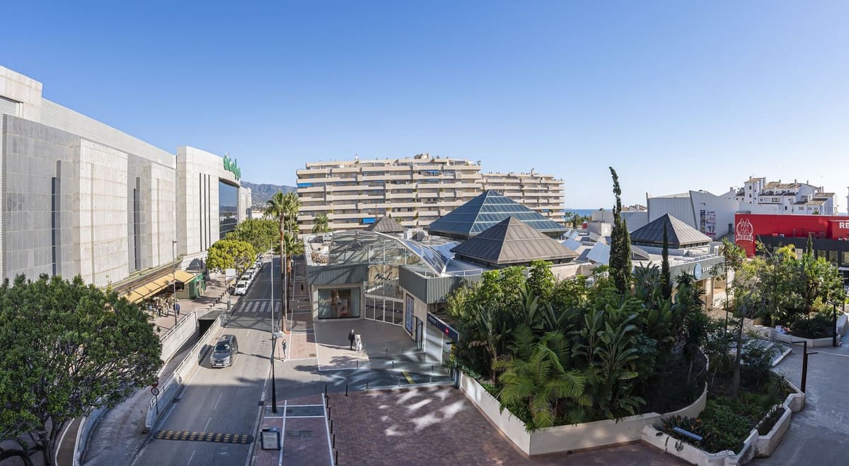 2 bedroom Apartment for sale in Puerto Banus with pool garage - € 730,000 (Ref: 9480219)