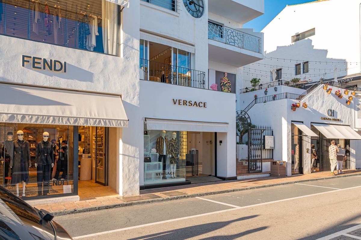 2 bedroom Apartment for sale in Puerto Banus with pool garage - € 730,000 (Ref: 9480219)