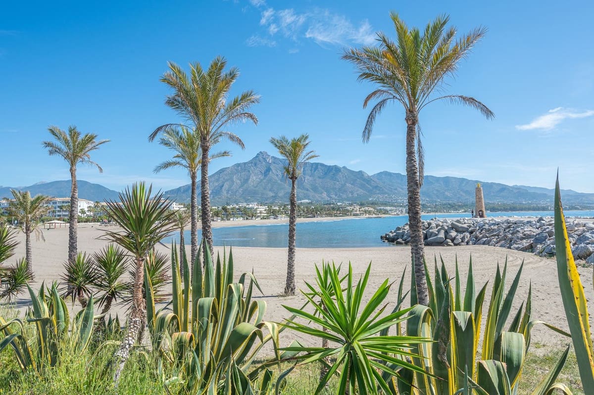 2 bedroom Apartment for sale in Puerto Banus with pool garage - € 730,000 (Ref: 9480219)