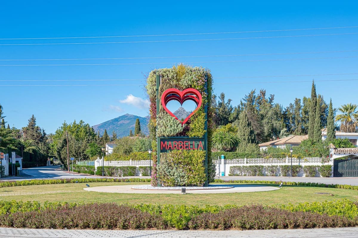 2 bedroom Apartment for sale in Puerto Banus with pool garage - € 730,000 (Ref: 9480219)