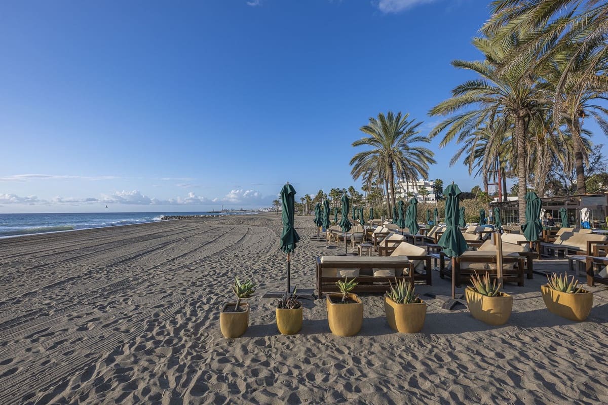 2 bedroom Apartment for sale in Puerto Banus with pool garage - € 730,000 (Ref: 9480219)