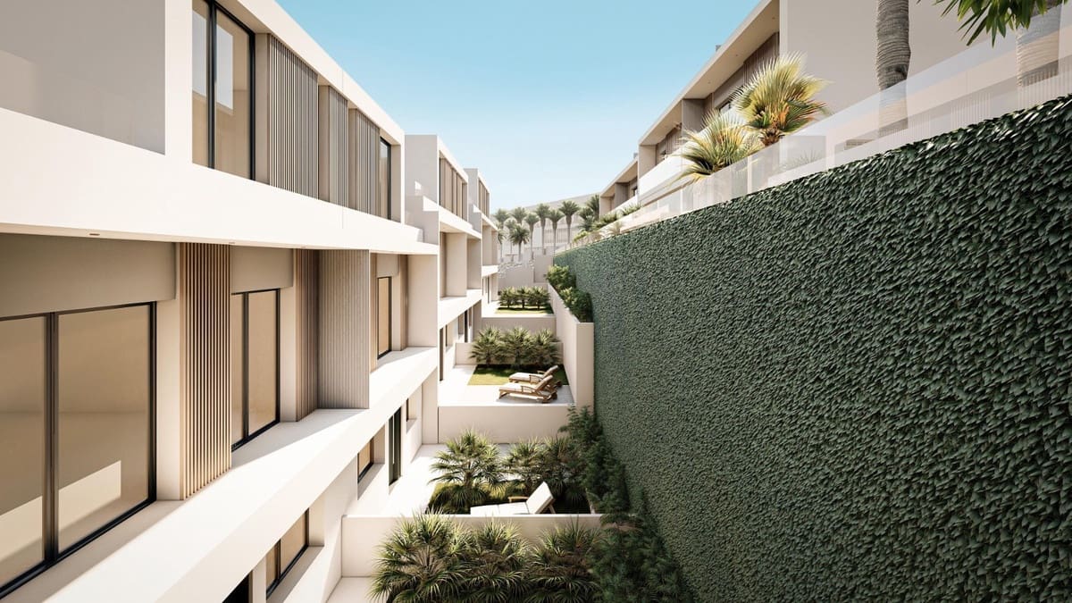 4 sovrum Semi-fristående Villa till salu i Estepona med pool garage - 730 000 € (Ref: 9480221)