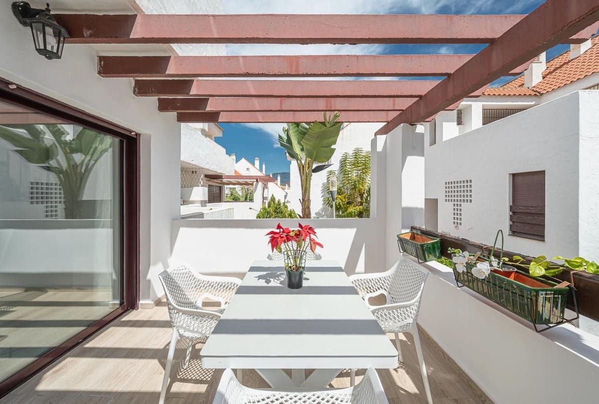 3 soveværelse Lejlighed til salg i Nueva Andalucia med swimmingpool - € 735.000 (Ref: 9480222)