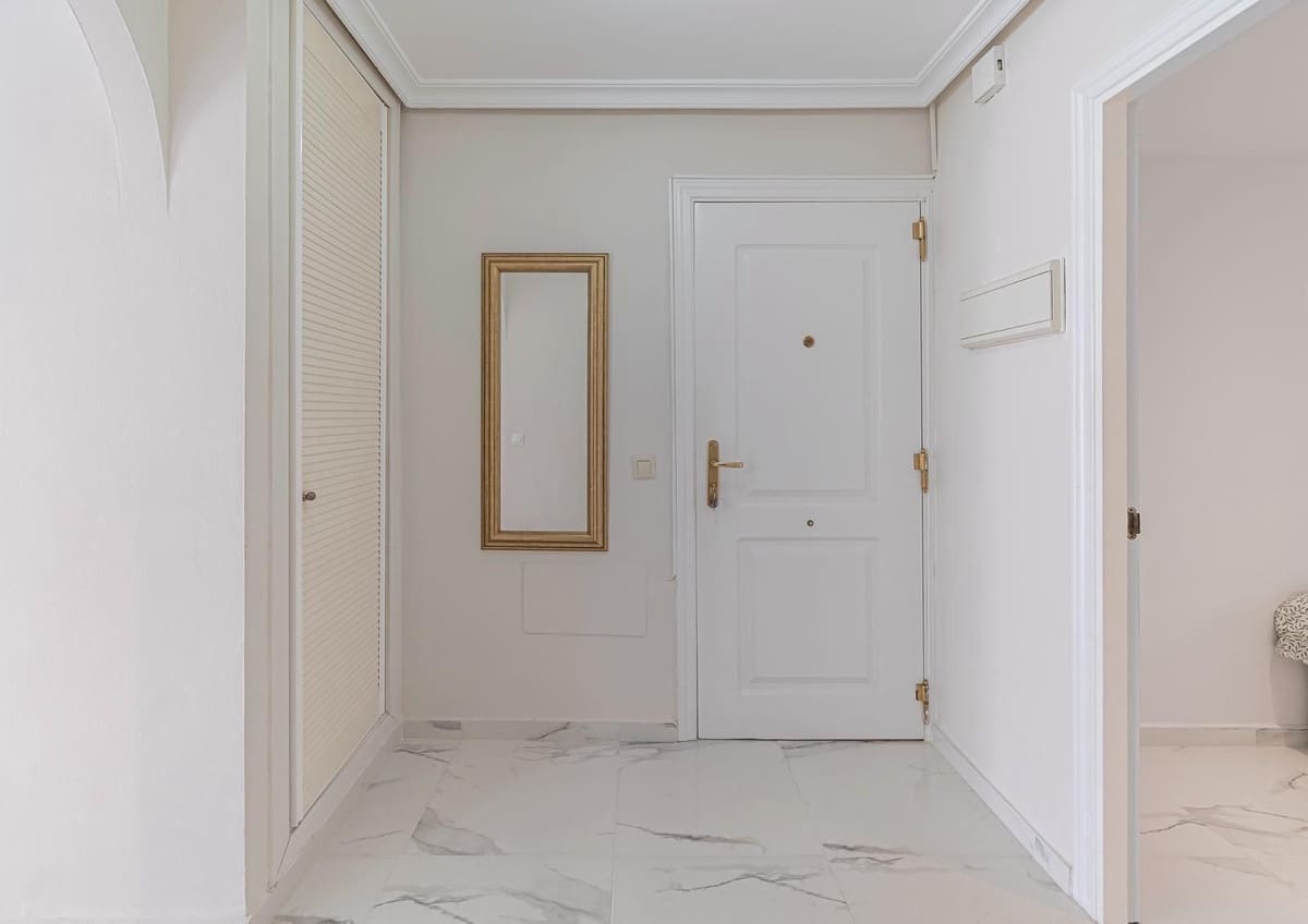 3 soveværelse Lejlighed til salg i Nueva Andalucia med swimmingpool - € 735.000 (Ref: 9480222)