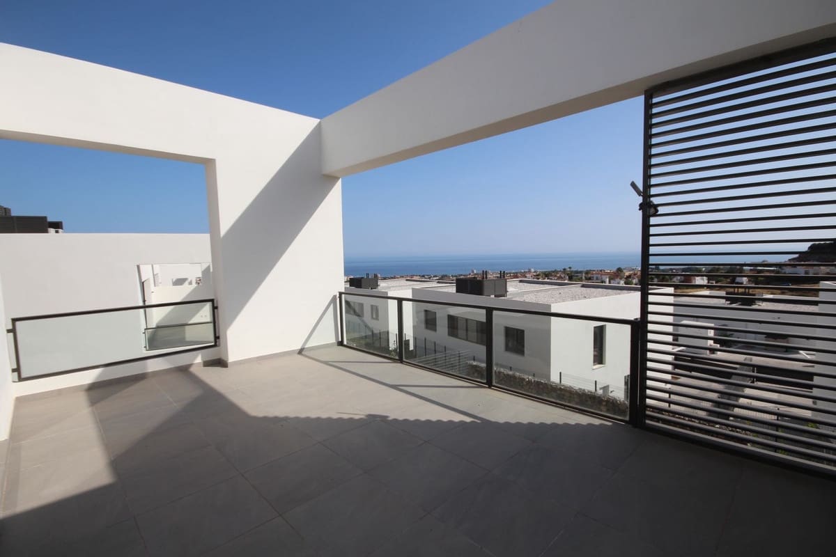 3 bedroom Semi-detached Villa for sale in Riviera del Sol with pool - € 735,000 (Ref: 9480224)