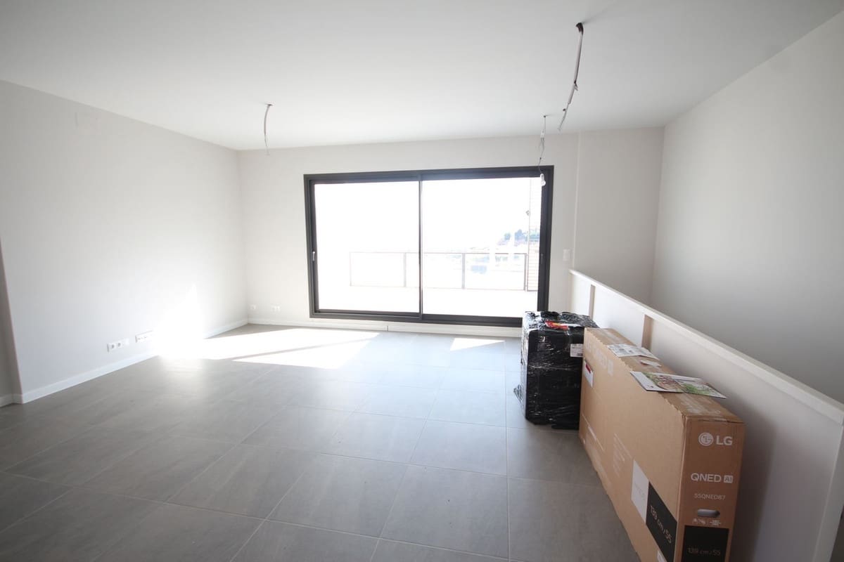 3 bedroom Semi-detached Villa for sale in Riviera del Sol with pool - € 735,000 (Ref: 9480224)