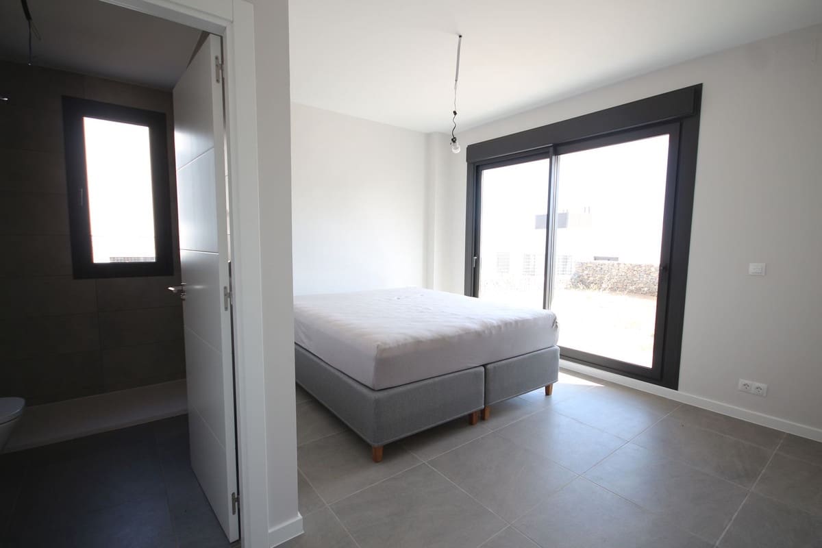 3 bedroom Semi-detached Villa for sale in Riviera del Sol with pool - € 735,000 (Ref: 9480224)