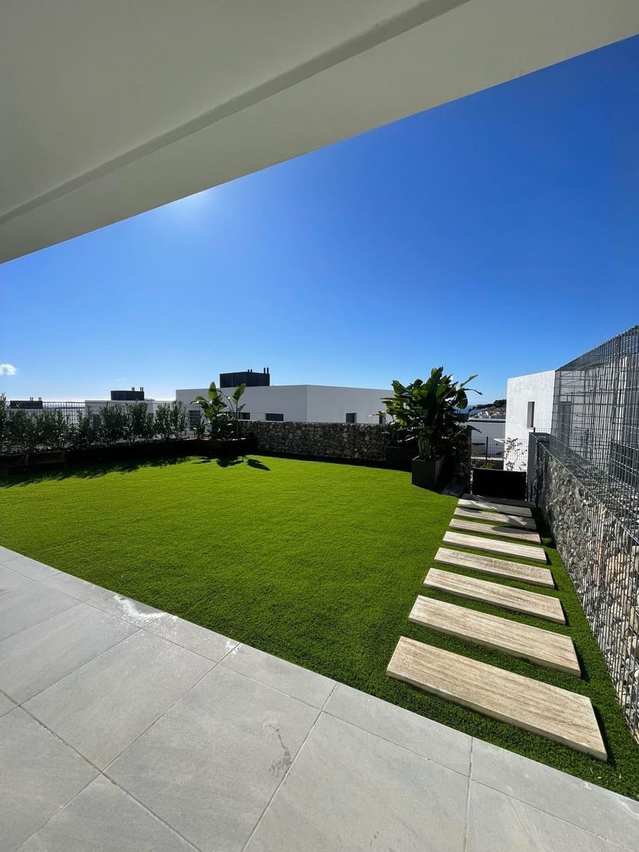 3 soveværelse Semi-Rækkehus til salg i Riviera del Sol med swimmingpool - € 735.000 (Ref: 9480224)
