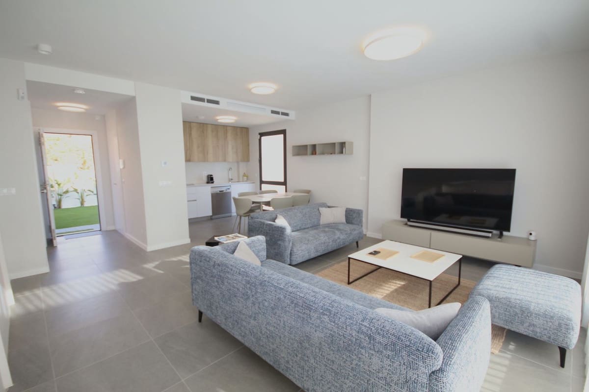 3 soveværelse Semi-Rækkehus til salg i Riviera del Sol med swimmingpool - € 735.000 (Ref: 9480224)